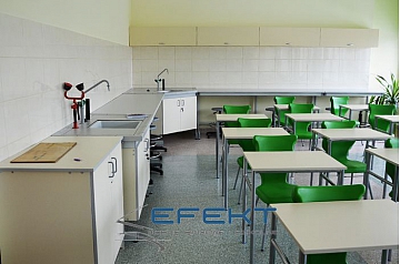 Gimnazjum nr 3 w Głogowie -wyposażenie laboratorium w krzesła,stoliki i meble laboratoryjne